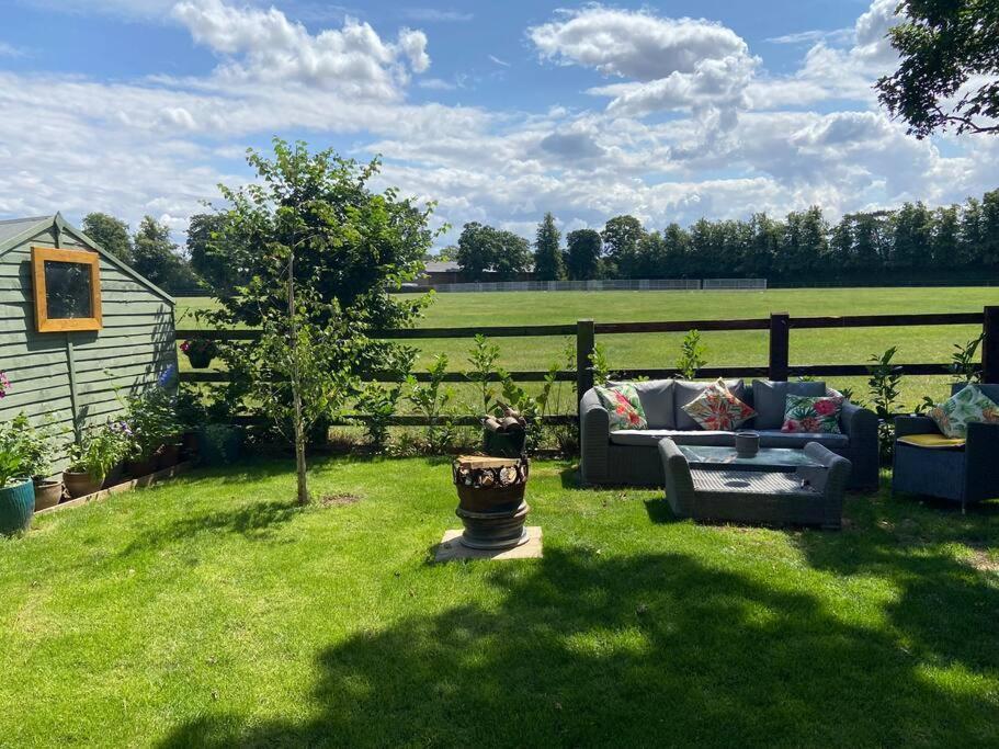 Beautiful Shepherd'S Hut Newmarket  Exterior foto