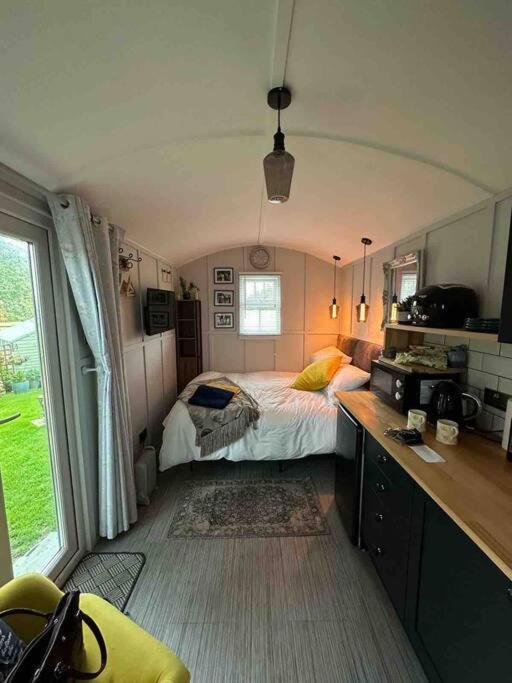 Beautiful Shepherd'S Hut Newmarket  Exterior foto